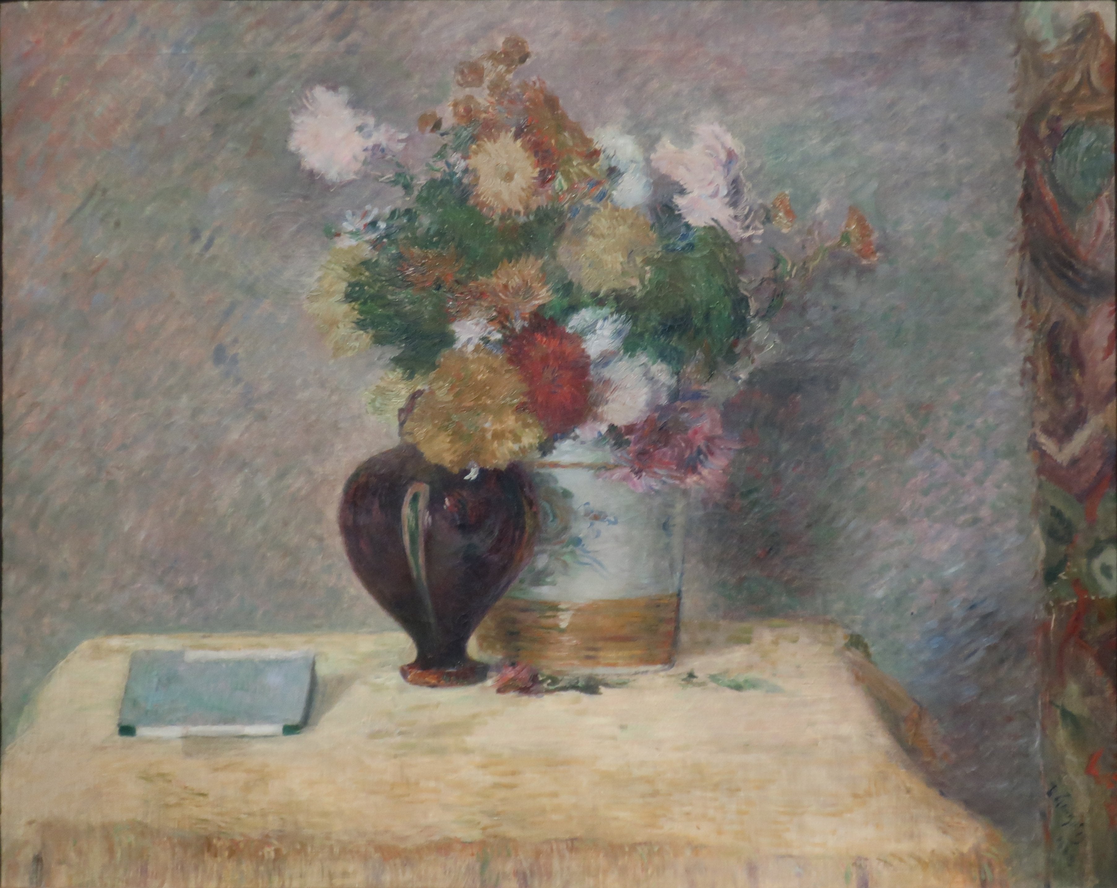 Kwiaty i japońska książka na stole - Paul Gauguin