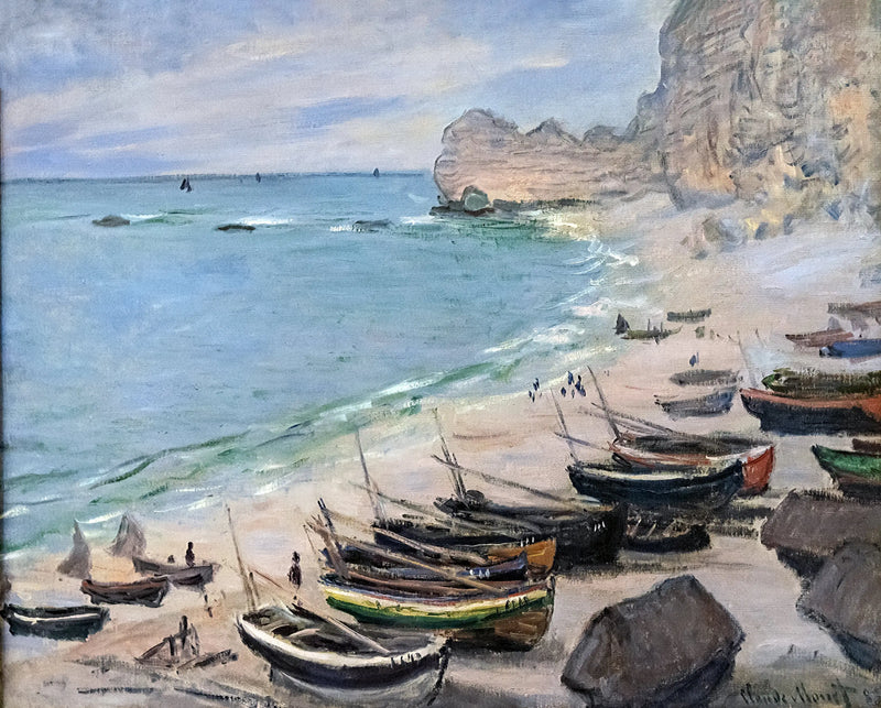 Łodzie na plaży w Étretat - Claude Monet