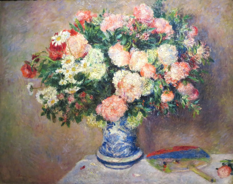 Bukiet chryzantem i japoński wachlarz - Pierre-Auguste Renoir