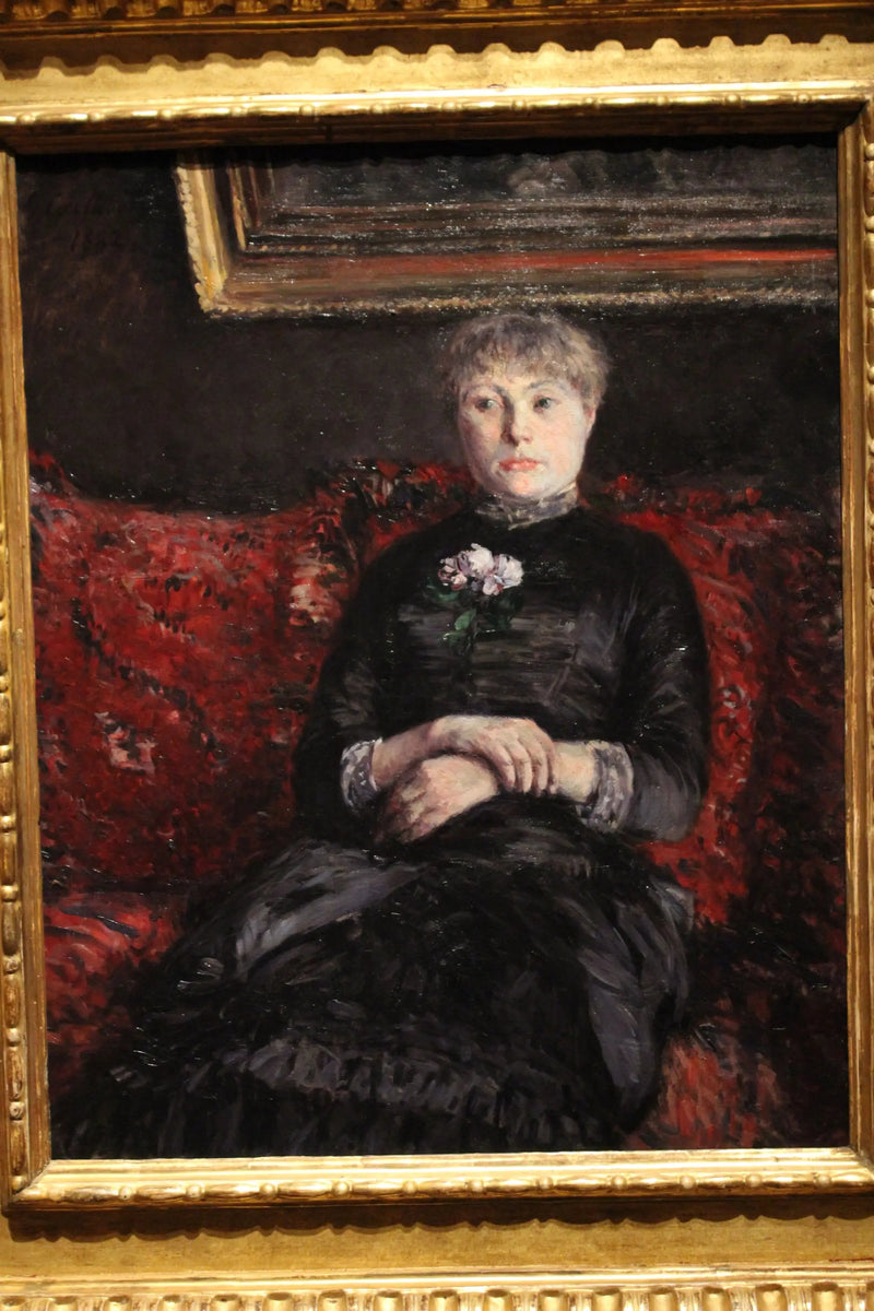 Kobieta siedząca na kanapie w czerwone kwiaty - Gustave Caillebotte