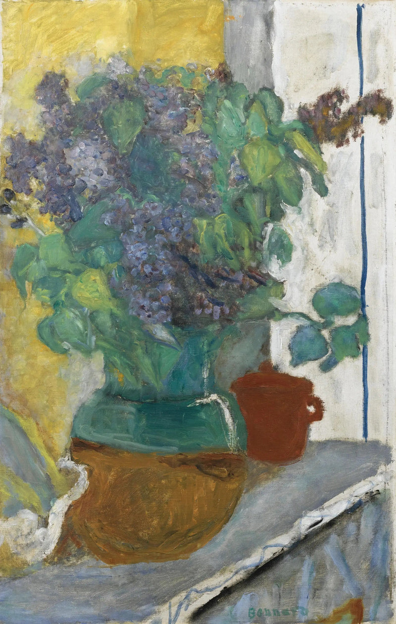 Fioletowe lilie w żółtej i zielonej glinianej wazonie - Pierre Bonnard