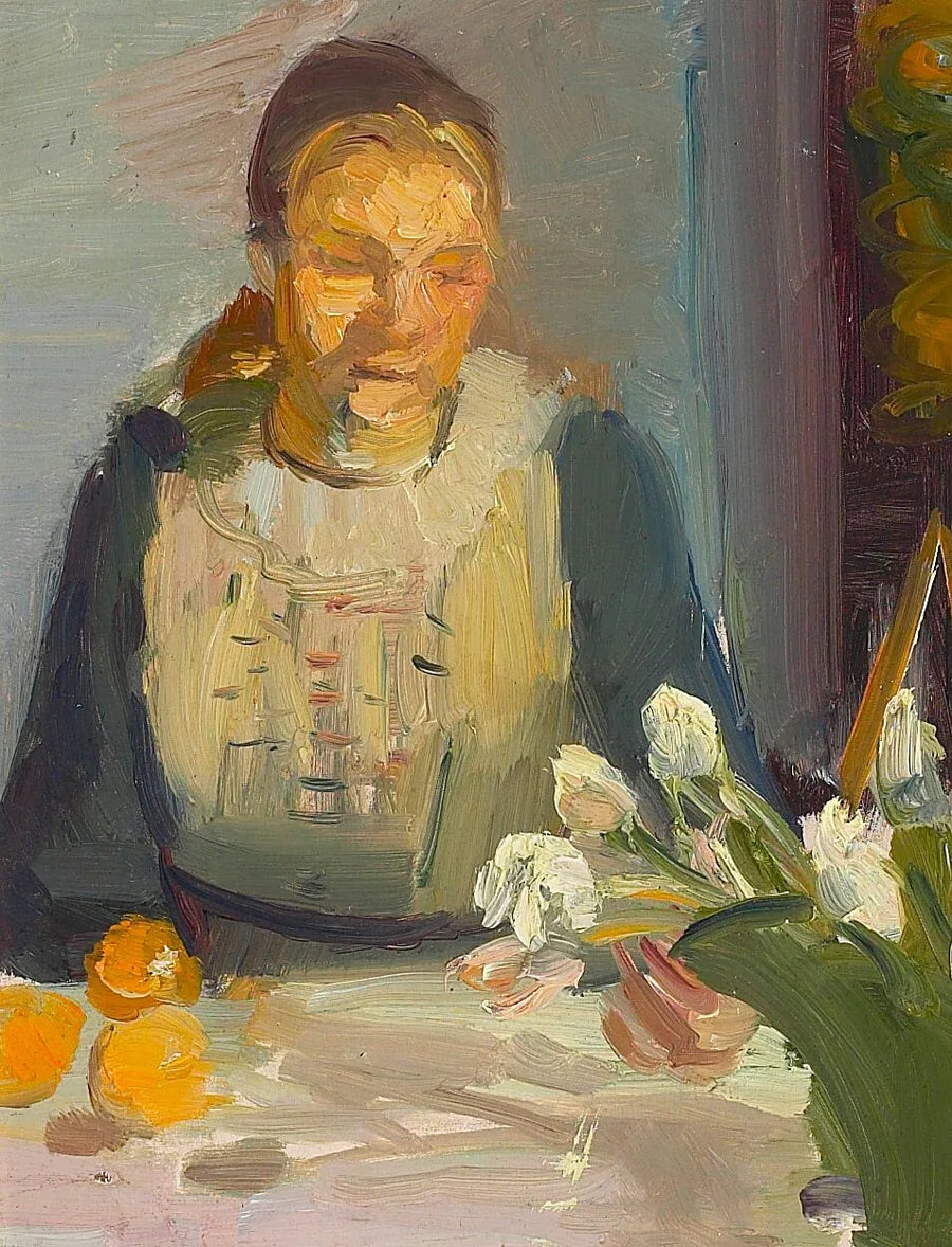Portret Maren Brems siedzącej przy słonecznym stole z białymi i różowymi tulipanami w zielonym wazonie. - Anna Ancher